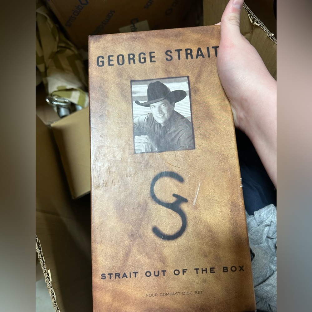Strait Out of the Box George Strait Four
Compact Disc Set